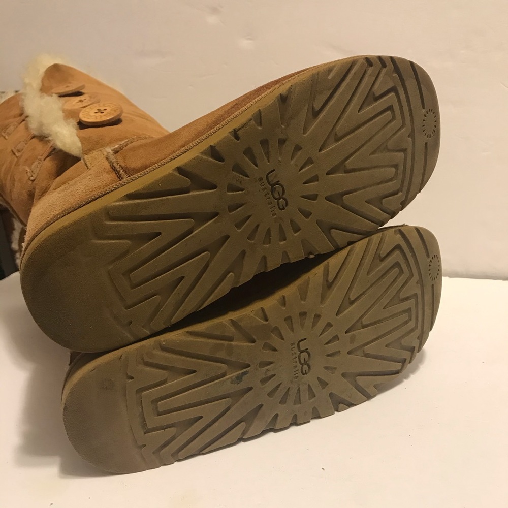 Ugg - Picture 5 of 5